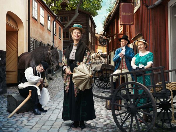 Människor och djur i Stadskvarteret på Skansen Foto: Alex Hinchcliffe
