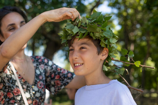 Pojke med midsommarkrans