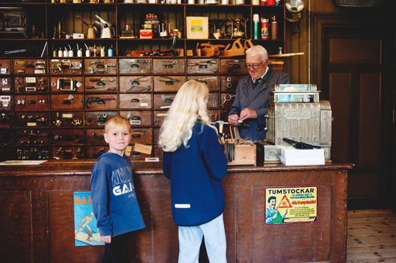 In the ironmonger's store