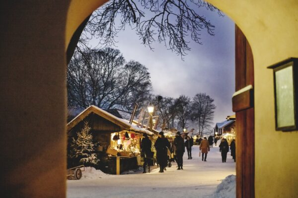 Skansens julmarknad i skymning