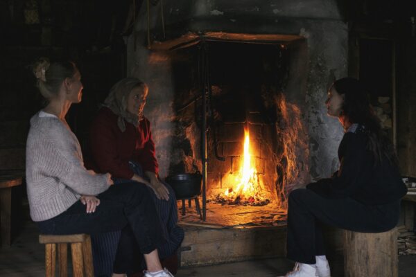 Ljusvandring på Skansen Älvrosgården 1800-tal eld brasa pedagog och besökare